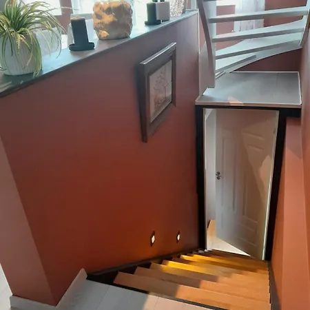 Modern Townhouse Centrally Located In