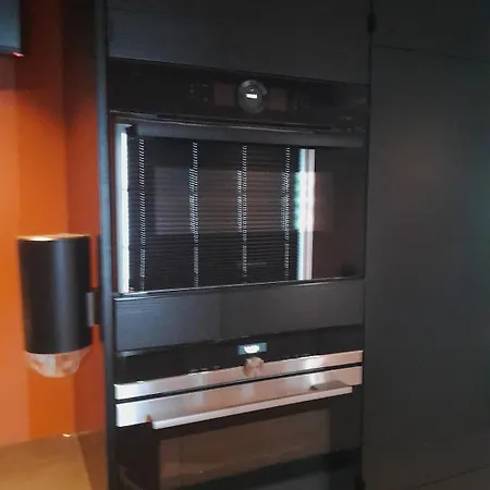 Modern Townhouse Centrally Located In 빌라
