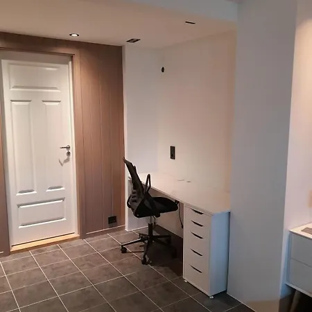 빌라 Modern Townhouse Centrally Located In