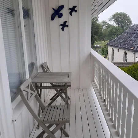 Modern Townhouse Centrally Located In 스타베른