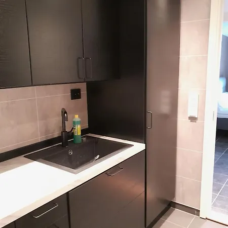 Modern Townhouse Centrally Located In 빌라 스타베른