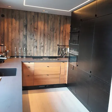 Modern Townhouse Centrally Located In