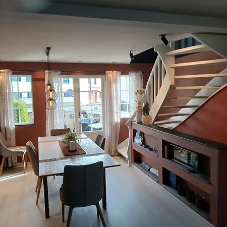 Modern Townhouse Centrally Located In Villa *