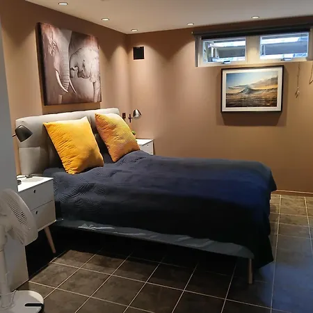 Modern Townhouse Centrally Located In Villa *